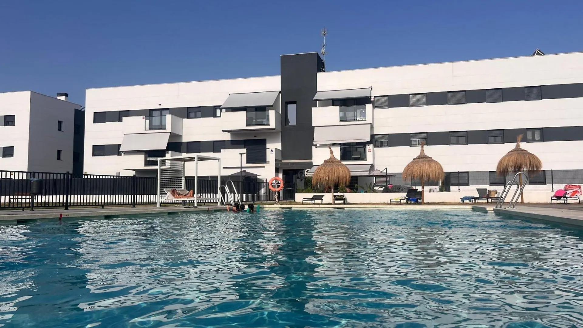 Apartamento Valle-Niza: Beachfront Retreat in Velez-Malaga